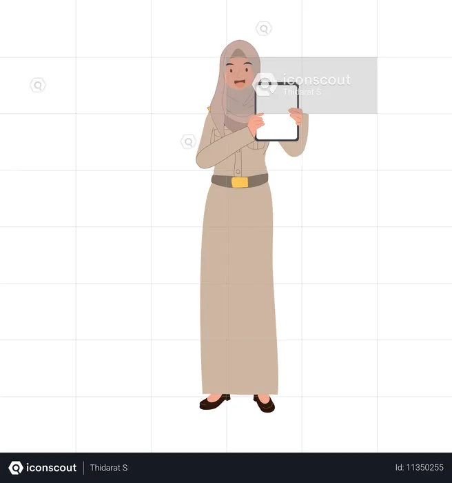 政府の制服を着たプロのタイのイスラム教徒の教師がタブレットを使って授業を説明している  イラスト