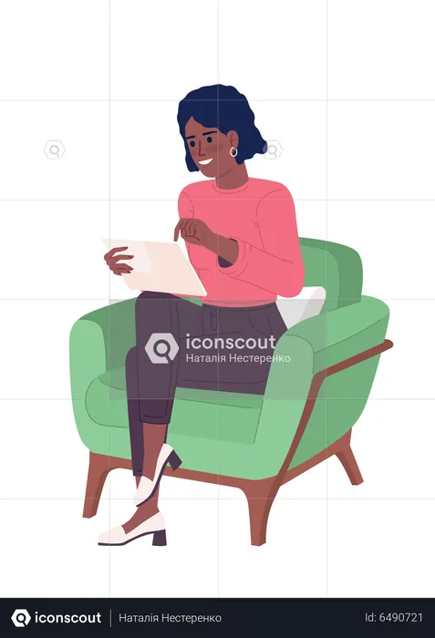 Señora feliz con tableta sentada en un sillón  Ilustración