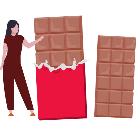 La chica muestra la barra de chocolate.  Ilustración