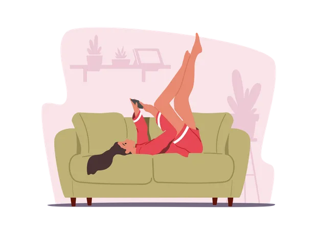 Concepto de comunicación de gadgets. Personaje femenino relajado tumbado en casa en el sofá Mira en la pantalla del teléfono inteligente Escribe un mensaje  Ilustración