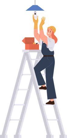 Mujer electricista atornillando la lámpara de la bombilla en la lámpara del techo de pie en la escalera  Ilustración