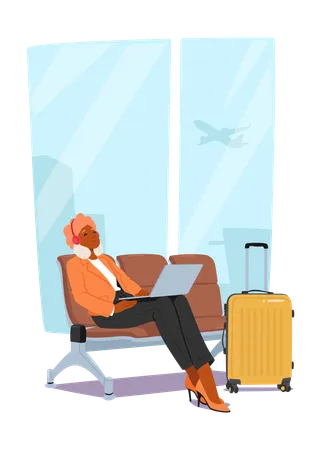 Femme assise confortablement sur un banc à l'aéroport utilisant un ordinateur portable  Illustration