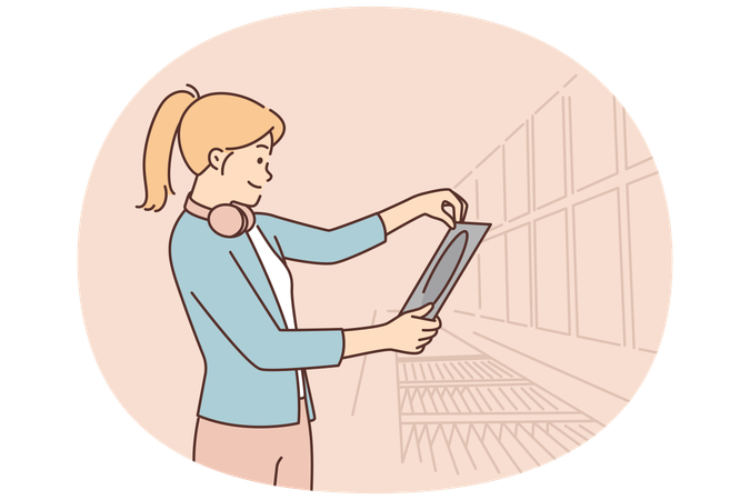 Une femme debout dans un magasin de musique regarde un disque vinyle d'un concert acoustique rare de son groupe préféré  Illustration