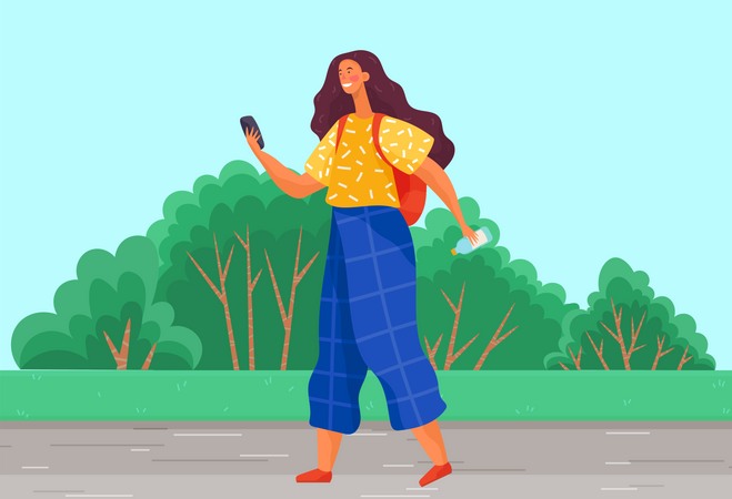 Femme marchant dans un parc d'été avec un téléphone à la main  Illustration