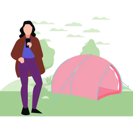 Fille utilisant un mobile près du camp  Illustration