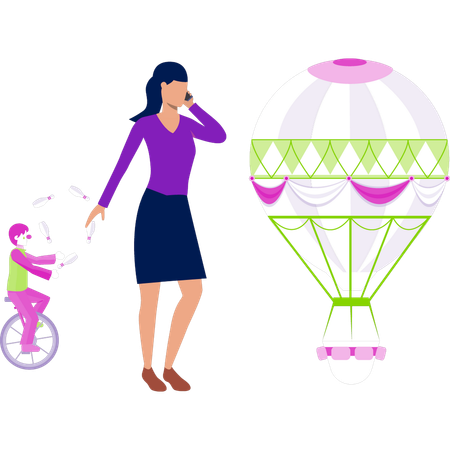 Globo ir y un espectador mirando detrás de la chica.  Ilustración