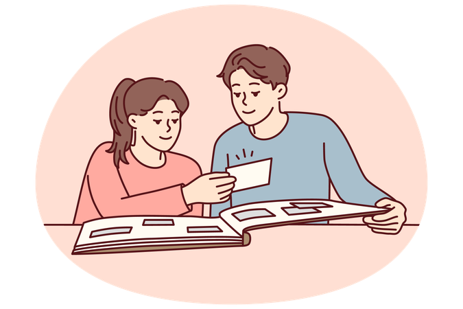 Glückliches Paar sitzt am Tisch und schaut sich ein Familienfotoalbum mit Bildern an  Illustration
