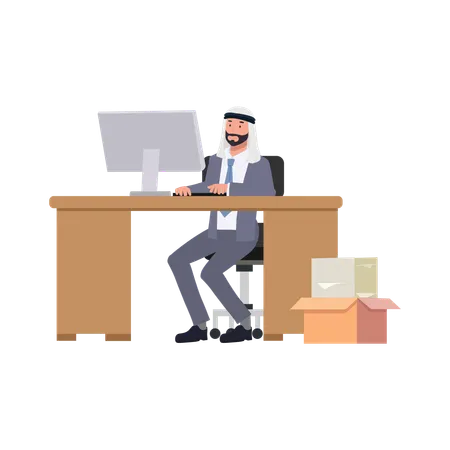 Heureux homme d'affaires arabe travaillant sur un ordinateur au bureau  Illustration