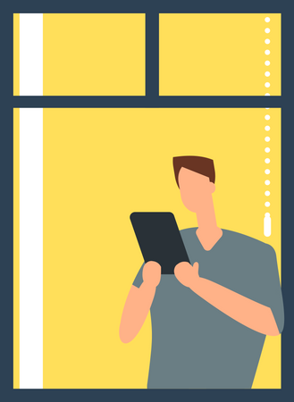 Hombre parado en la ventana y usando el móvil  Ilustración