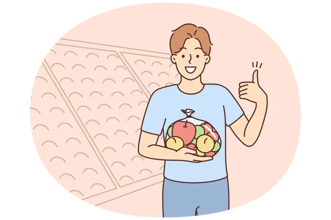 Homme souriant avec un sac de pommes dans un supermarché  Illustration
