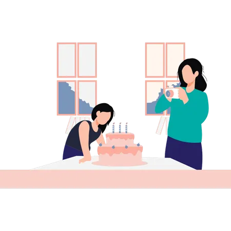 Madre e hija haciendo clic en fotos de pastel  Ilustración