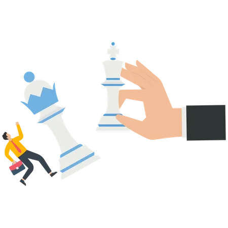 Una mano grande sostiene piezas de ajedrez para que caigan las piezas de ajedrez del pequeño empresario  Ilustración
