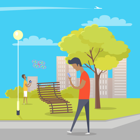 Menino usa smartphone durante caminhada no parque da cidade  Ilustração