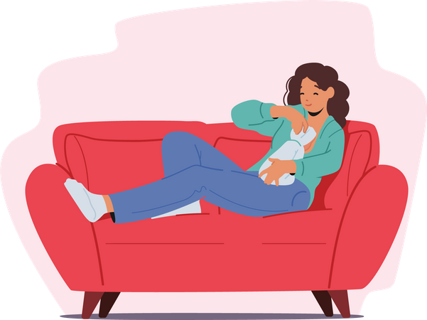 Mujer alimentando a un bebé con pecho sentado en el sofá con un niño recién nacido  Ilustración
