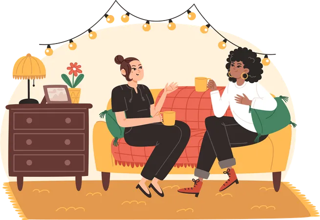 Las mujeres jóvenes están sentadas en un cómodo sofá en la sala de estar y hablando alegremente  Ilustración