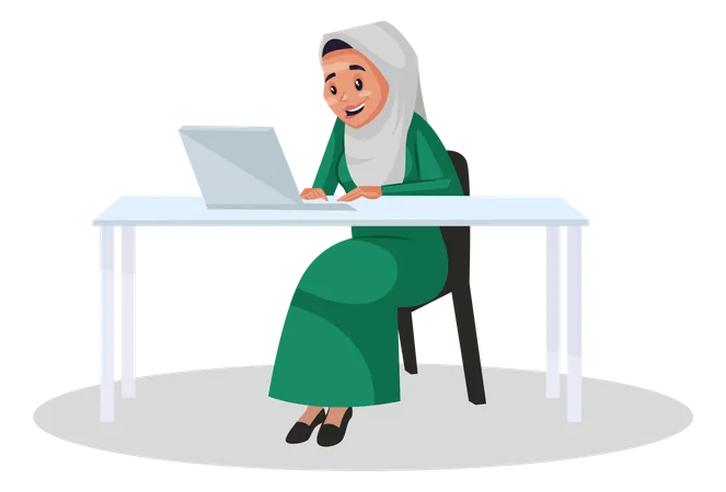 Mulher muçulmana sentada na cadeira e trabalhando no laptop  Ilustração