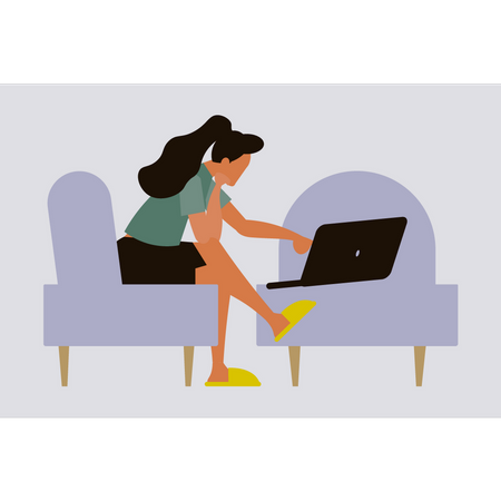 Mulher sentada no sofá trabalhando no laptop  Ilustração