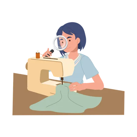 Mulher usa uma lupa enquanto costura com uma máquina para inspecionar cuidadosamente o tecido e criar roupas detalhadas feitas à mão  Ilustração