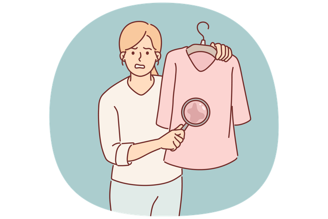 Una mujer muestra una mancha en una camiseta bajo una lupa y necesita usar detergente para ropa.  Ilustración